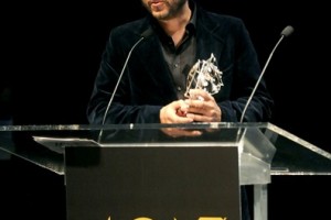 Macipe recogiendo el Premio en el Festival de Cine de Huelva
